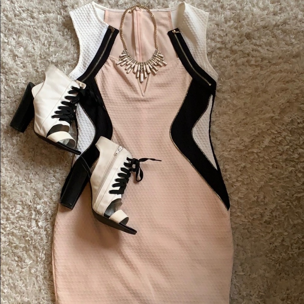 ❤️(SOLD)❤️Bandage Bodycon Pink Dress - Picture 1 of 3